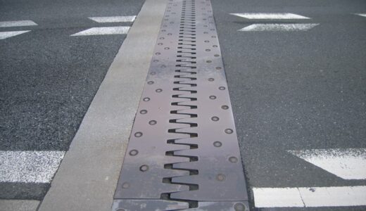 フィンガージョイントとは？【くし形伸縮装置3つの特徴を解説】